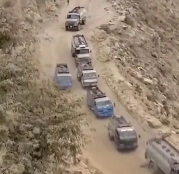 شاهد .. عشرات الشاحنات المحملة بالمياه لنقلها إلى مزارع القات واستنزافها بشكل جائر في حجة شاهد .. عشرات الشاحنات المحملة بالمياه لنقلها إلى مزارع القات واستنزافها بشكل جائر في حجة