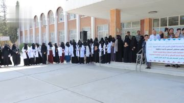 وقفة احتجاجية لمستشفى السبعين في الأمانة تنديدا بالإساءة الأمريكية للقرآن الكريم وقفة احتجاجية لمستشفى السبعين في الأمانة تنديدا بالإساءة الأمريكية للقرآن الكريم