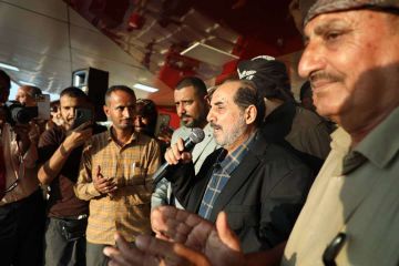 فريق التوجيه والرقابة الرئاسي يتفقد مخيم الاعتصام المفتوح في العاصمة عدن فريق التوجيه والرقابة الرئاسي يتفقد مخيم الاعتصام المفتوح في العاصمة عدن