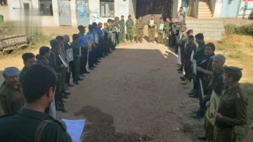 وقفات أمنية في مديريات المحويت تأكيدا للجهوزية ونصرة للقرآن وفلسطين وقفات أمنية في مديريات المحويت تأكيدا للجهوزية ونصرة للقرآن وفلسطين