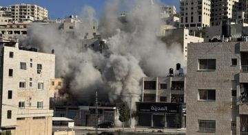 العدو الصهيوني يفجر منزل أسير بنابلس ويهدم منزل آخر في بلدة عقابا