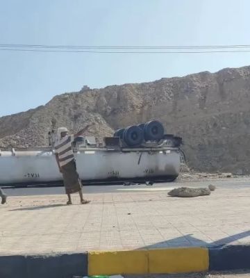 انقلاب شاحنة ديزل في عقبة بويش شرق المكلا وشلل تام في حركة المرور