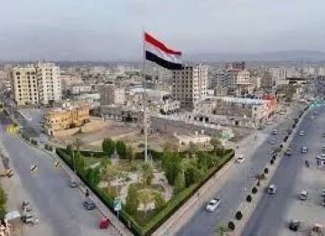 بظروف غامضة.. إطلاق نار كثيف من سيارة تاكسي يستهدف سائق هيلوكس وسط سوق الروضة بمأرب