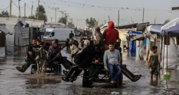 بلدية غزة: تصريف مياه الأمطار انخفضت إلى 20 فقط وسط أوضاع كارثية للنازحين بلدية غزة: تصريف مياه الأمطار انخفضت إلى 20 فقط وسط أوضاع كارثية للنازحين