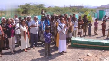 تشييع جثمان الشهيد حمزة الموزعي في مقبنة