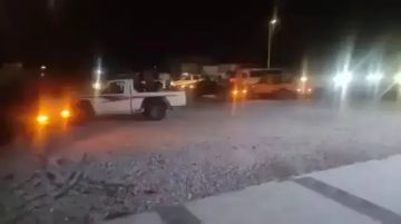 خطوة عسكرية جديدة للانتقالي في المهرة.. ووصول تعزيزات ضخمة عقب انسحاب درع الوطن (فيديو) خطوة عسكرية جديدة للانتقالي في المهرة.. ووصول تعزيزات ضخمة عقب انسحاب درع الوطن (فيديو)