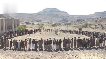 وقفتان مسلحتان في جحانة إعلانا للجهوزية والاستعداد لمواجهة العدو وقفتان مسلحتان في جحانة إعلانا للجهوزية والاستعداد لمواجهة العدو