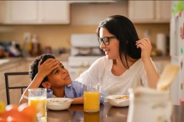 كيف توقفين التفاوض مع طفلك على تناول وجبات الطعام؟