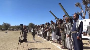 لقاء مسلح لقبائل بني عبد في مأرب تأكيدا على الجهوزية لمواجهة الأعداء لقاء مسلح لقبائل بني عبد في مأرب تأكيدا على الجهوزية لمواجهة الأعداء