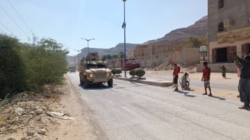 فصائل الانتقالي تدخل أولى مناطق عاصمة الهضبة وأنصاره يحتشدون وسط المدينة