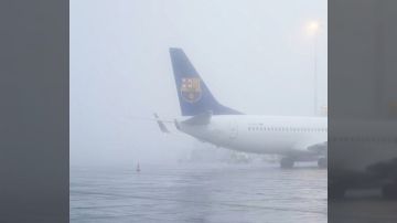 برشلونة يتأخر في السفر لمواجهة بيتيس بسبب الضباب