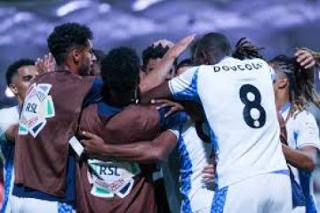 نيوم يفوز على النجمة ليزيد معاناته في الدوري السعودي