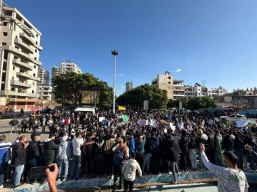 هدوء حذر في الساحل السوري عقب مظاهرات وانتشار عسكري مكثف لقوات النظام السوري في اللاذقية