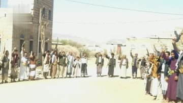 وقفات حاشدة في مأرب نصرة للشعب الفلسطيني وتأكيدا على الجهوزية العالية وقفات حاشدة في مأرب نصرة للشعب الفلسطيني وتأكيدا على الجهوزية العالية