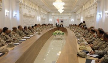 العرادة يعقد اجتماعا عسكريا موسعا في مأرب لبحث تعزيز الجاهزية أمام التصعيد الحوثي