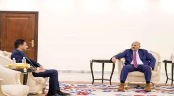 الرئيس الزبيدي يطلع على سير العمل بهيئة الأراضي وخططها المستقبلية الرئيس الزبيدي يطلع على سير العمل بهيئة الأراضي وخططها المستقبلية