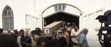 في موكب مهيب.. لحج تودع شهداء كمين المقاطرة الذين سقطوا أثناء تأمين قيادات عسكرية وأمنية