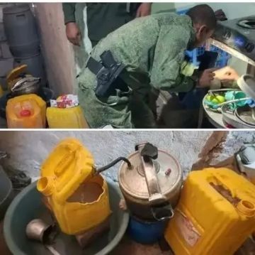 ورشة خمور سرية في قلب تعز الشرطة تضبط معملا بلديا داخل منزل مدني! ورشة خمور سرية في قلب تعز الشرطة تضبط معملا بلديا داخل منزل مدني!