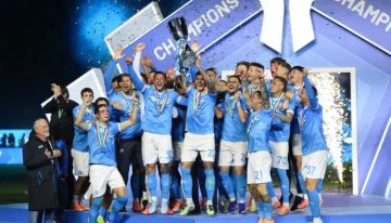 مخالفات مالية تحرم نابولي من ضم لاعب مانشستر يونايتد