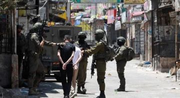 العدو الصهيوني يعتقل 42 فلسطينيا خلال اقتحامات واسعة للضفة الغربية