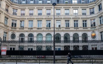 محكمة فرنسية تحاكم أبناء صالح بتهم غسل أموال عامة مختلسة محكمة فرنسية تحاكم أبناء صالح بتهم غسل أموال عامة مختلسة