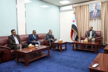 أمين الانتقالي يثمن الجهود الإنسانية لتخفيف الأعباء بالجنوب العربي أمين الانتقالي يثمن الجهود الإنسانية لتخفيف الأعباء بالجنوب العربي