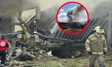 بالفيديو شاهد الآن.. تحطم طائرة فوق ملعب في المكسيك