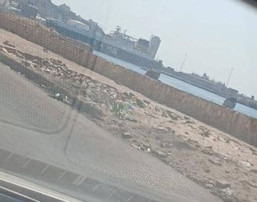 سفينة إماراتية ثانية تصل ميناء المكلا محملة بمعدات وأسلحة دعما للانتقالي