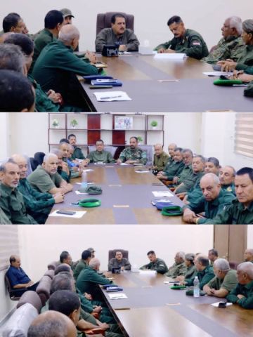 العميد أبو بكر جبر يترأس اجتماعا أمنيا لمناقشة خطة مواصلة وتعزيز الحملات الأمنية في العاصمة عدن.