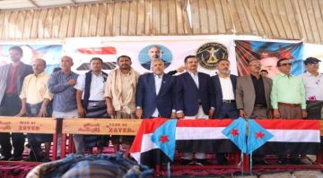 أبناء أبين يواصلون اعتصامهم المفتوح للمطالبة بإعلان دولة الجنوب العربي أبناء أبين يواصلون اعتصامهم المفتوح للمطالبة بإعلان دولة الجنوب العربي