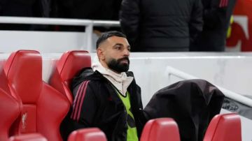 بعد 3 مباريات على الدكة هل يقترب محمد صلاح من الرحيل المفاجئ عن ليفربول؟ بعد 3 مباريات على الدكة هل يقترب محمد صلاح من الرحيل المفاجئ عن ليفربول؟