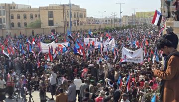 زحف بشري مهيب .. صور من توافد أبناء شبوة للمطالبة بإعلان دولة الجنوب