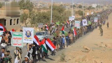 مسير طلابي حاشد في صعدة نصرة للقرآن الكريم مسير طلابي حاشد في صعدة نصرة للقرآن الكريم