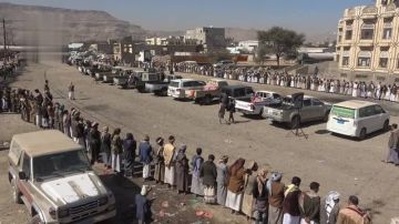 وقفة قبلية مسلحة في بني الحارث إعلانا للنفير والجهوزية لمواجهة الأعداء