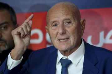 اعتقال المعارض التونسي البارز أحمد الشابي اعتقال المعارض التونسي البارز أحمد الشابي