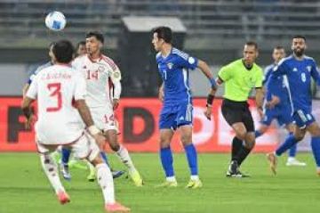 الإمارات تهزم عشرة لاعبين من الكويت وتتأهل لدور الثمانية بكأس العرب الإمارات تهزم عشرة لاعبين من الكويت وتتأهل لدور الثمانية بكأس العرب