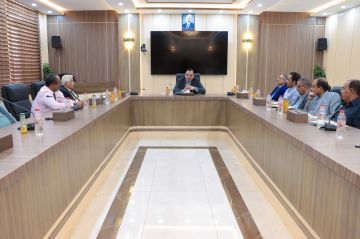 الوزير السقطري يناقش مع قيادة وكوادر جامعة لحج وكلية ناصر للعلوم الزراعية سبل تطوير الجانب العلمي الزراعي