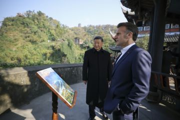 ماكرون يختتم زيارته الصين ببرنامج بعيد من السياسة