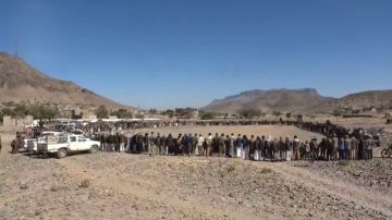 وقفة مسلحة في بلاد الروس تأكيدا للجهوزية والاستنفار وقفة مسلحة في بلاد الروس تأكيدا للجهوزية والاستنفار