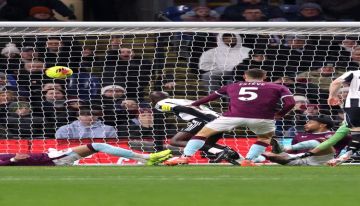 الدوري الإنجليزي الممتاز.. نيوكاسل يونايتد يضرب بيرنلي بثلاثية