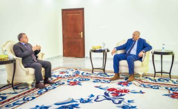 الرئيس الزبيدي يطلع على سير العمل بجامعة عدن ويؤكد دعمه لتطوير العملية التعليمية الرئيس الزبيدي يطلع على سير العمل بجامعة عدن ويؤكد دعمه لتطوير العملية التعليمية