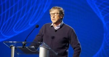 بيل جيتس يحذر: سباق الذكاء الاصطناعي لن يربحه الجميع وشركات كبرى مهددة بالخسارة بيل جيتس يحذر: سباق الذكاء الاصطناعي لن يربحه الجميع وشركات كبرى مهددة بالخسارة