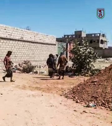 قوات دفاع شبوة تفكـ.ـك عبـ.ـوة ناسـ.ـفة كانت معدة للتفجـ.ـير عن بعد بين منازل المواطنين