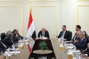 الرئيس العليمي: أي تحركات عسكرية لقوات الانتقالي في حضرموت سيتم التعامل معها مباشرة