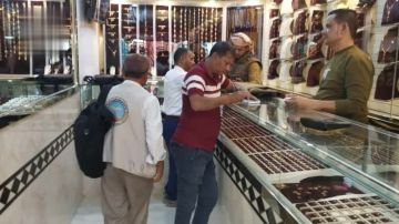 نزول ميداني لهيئة المواصفات إلى محلات الذهب وورش الصاغة في الحديدة نزول ميداني لهيئة المواصفات إلى محلات الذهب وورش الصاغة في الحديدة