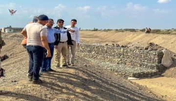 فريق وزارة الزراعة والري يقف على أعمال مشروع حماية أراضي المزارعين بلحج فريق وزارة الزراعة والري يقف على أعمال مشروع حماية أراضي المزارعين بلحج