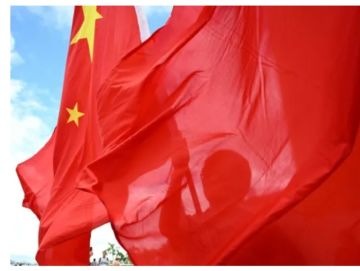 الصين تسجل فائضا تجاريا قياسيا يتجاوز تريليون دولار لأول مرة بدعم من تنويع الأسواق العالمية الصين تسجل فائضا تجاريا قياسيا يتجاوز تريليون دولار لأول مرة بدعم من تنويع الأسواق العالمية