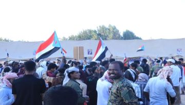 المئات من المتظاهرين يحتشدون في المهرة مطالبين بـالاستقلاليدعمون المجلس الانتقالي المئات من المتظاهرين يحتشدون في المهرة مطالبين بـالاستقلاليدعمون المجلس الانتقالي