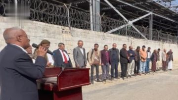 وقفة لهيئة حقوق الإنسان تنديدا بجريمة الإساءة الأمريكية للقرآن الكريم وقفة لهيئة حقوق الإنسان تنديدا بجريمة الإساءة الأمريكية للقرآن الكريم