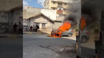 سكرتير محافظ عدن محمد الجنيدي ينجو من حادث احتراق سيارته في التواهي